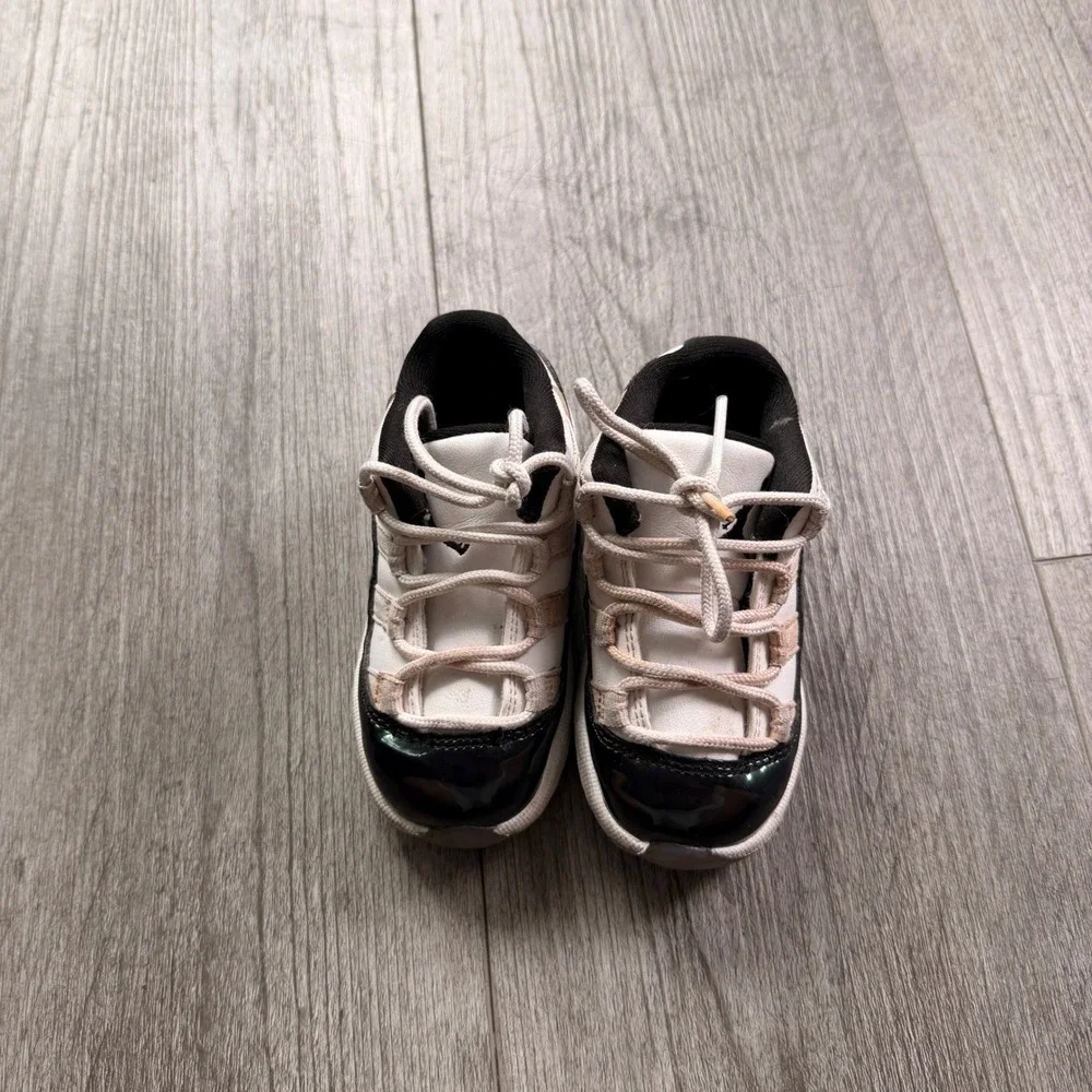 Jordan 11 Toddler Size 6C White Black Patent Leather